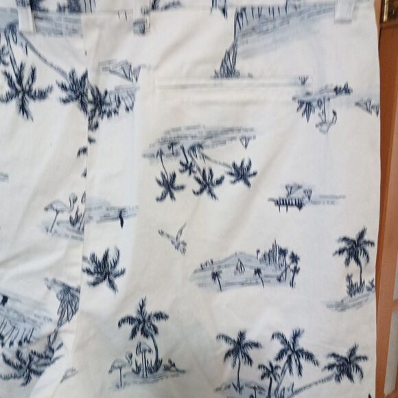 Old Navy Men's White Island Scenic Shorts 38 Ultimate Slim Built-in Flex NWT - Picture 5 of 15